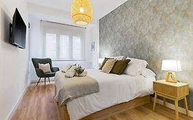 Monet, apartamento con terraza, cuna y trona